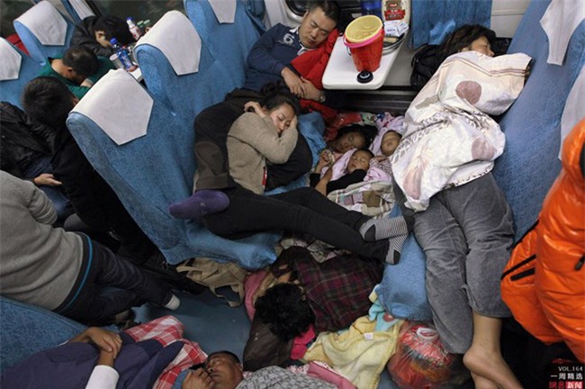 Những hình ảnh chen chúc kinh hoàng trong đợt di cư về quê ăn Tết ở Trung Quốc-4