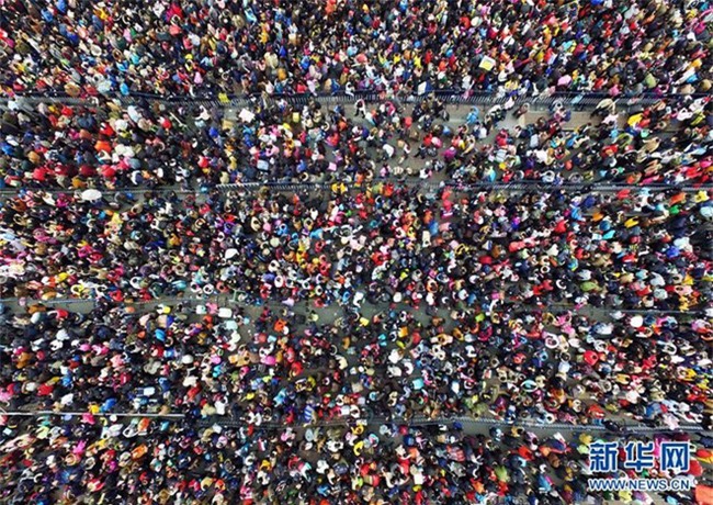 Những hình ảnh chen chúc kinh hoàng trong đợt di cư về quê ăn Tết ở Trung Quốc-5