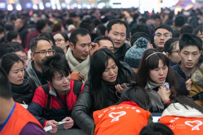 Những hình ảnh chen chúc kinh hoàng trong đợt di cư về quê ăn Tết ở Trung Quốc-15