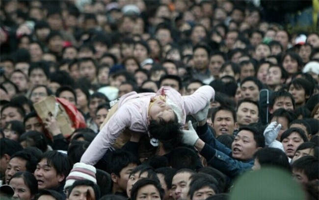 Những hình ảnh chen chúc kinh hoàng trong đợt di cư về quê ăn Tết ở Trung Quốc-19