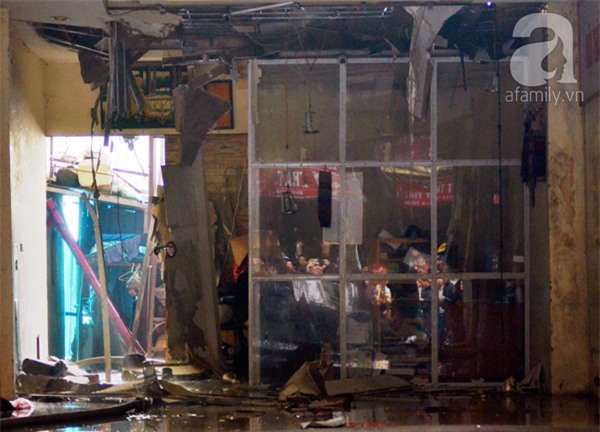 Hà Nội: Cháy lớn thiêu rụi cửa hàng nội thất trên đường Đê La Thành - Ảnh 7.