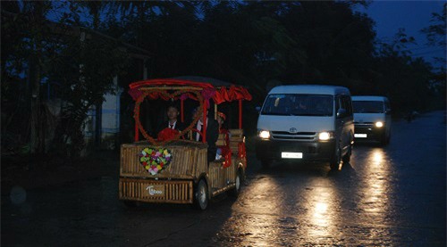 chú rẻ dùng xe o to diẹn bàng tre ruóc dau sieu dọc dáo ỏ quảng nam - 1