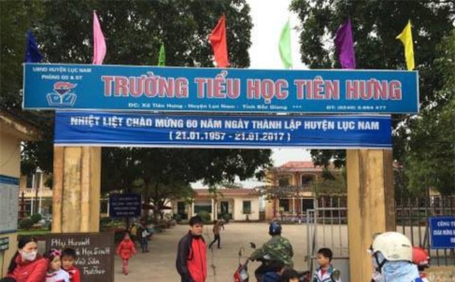 Bố bế con đi Hà Nội chơi, mẹ tưởng con bị bắt cóc