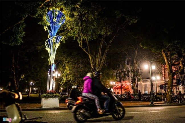 Pho phuong Ha Noi ruc ro don Tet Nguyen dan hinh anh 2