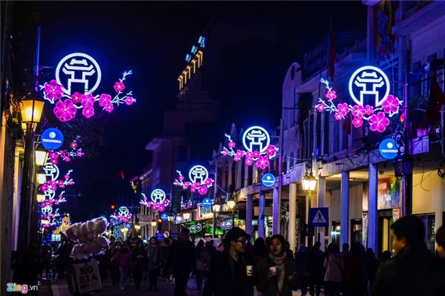 Pho phuong Ha Noi ruc ro don Tet Nguyen dan hinh anh 4