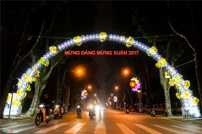 Pho phuong Ha Noi ruc ro don Tet Nguyen dan hinh anh 9