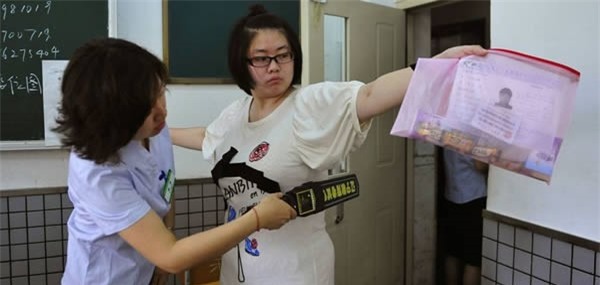 Coi quan ao lam bai thi va nhung cach chong gian lan thi cu hinh anh 9