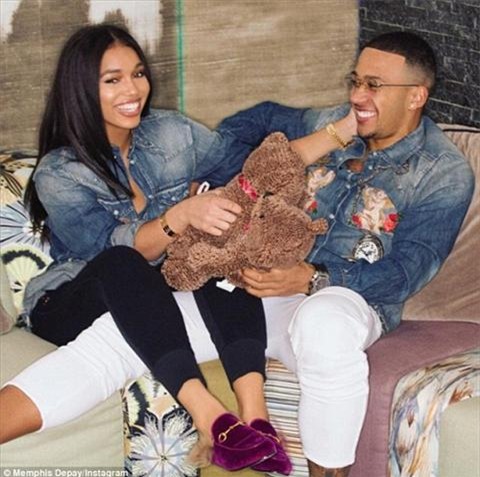 Memphis Depay to chuc sinh nhat ngot ngao cho ban gai hinh anh goc