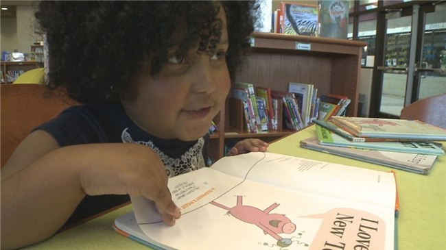 Thư viện Quốc hội là nơi Daliyah yêu thích nhất và em xem thư viện như nhà mình. Hiện Daliyah đã có thẻ thư viện nên có thể mượn sách thường xuyên. Em muốn khuyến khích các bạn nhỏ khác đọc nhiều sách như mình. Em có dự tính sẽ tiếp tục hoàn thành mốc đọc 1.500 quyển sách. Daliyah rất yêu thích khủng long và ước mơ sau này sẽ là một nhà khảo cổ sinh vật học đi tìm hóa thạch.