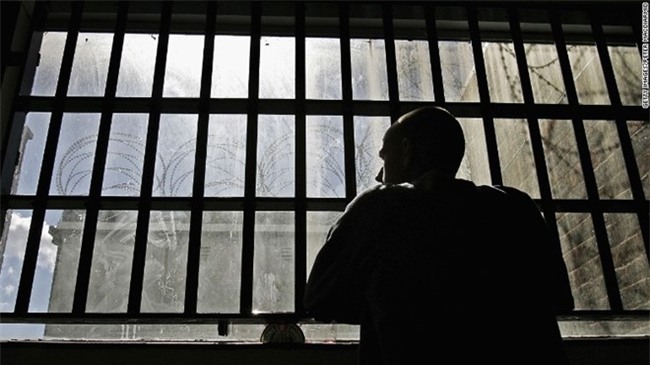 Goc khuat mai dam dong tinh nam trong nha tu My hinh anh 2