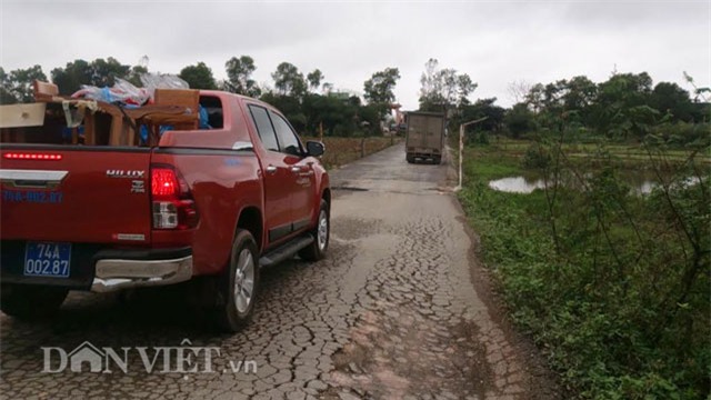 xe bien xanh cung chay duong lang de ne tram thu phi bot quang tri hinh anh 5