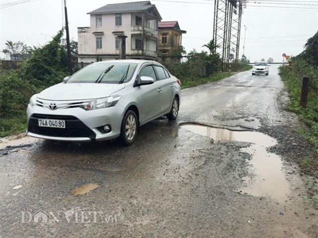 xe bien xanh cung chay duong lang de ne tram thu phi bot quang tri hinh anh 7