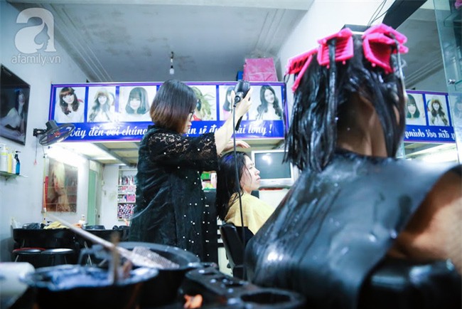 Sát Tết, nghe cô chủ tiệm cắt tóc gội đầu xinh đẹp kể thực hư chuyện làm tóc Tết 1 tháng kiếm cả trăm triệu - Ảnh 10.