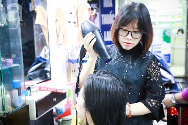 Sát Tết, nghe cô chủ tiệm cắt tóc gội đầu xinh đẹp kể thực hư chuyện làm tóc Tết 1 tháng kiếm cả trăm triệu - Ảnh 14.