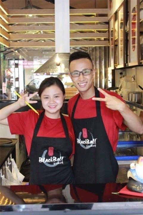 Sinh viên kiếm gần 20 triệu tháng cận Tết nhờ làm bưng bê