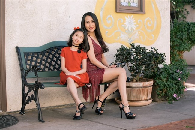 'Gai nhay' Minh Thu mac sexy dao pho cung con gai o My hinh anh 5