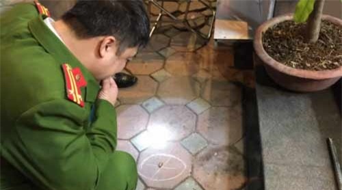 lòi kẻ nhan chúng vu no sung ban nhau truóc quán cà phe ỏ hn hinh anh 2