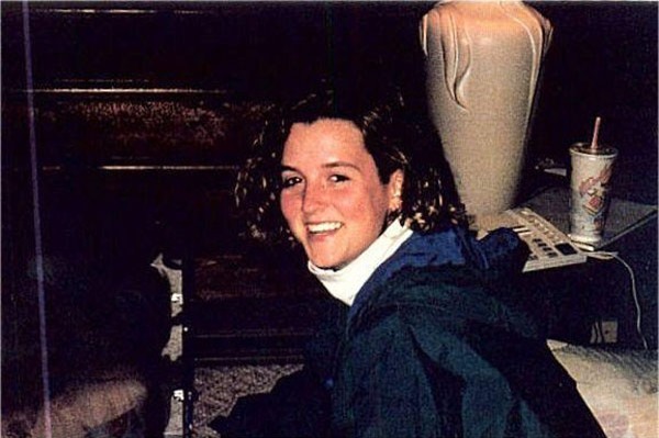 Cô gái mất tích khi đi du lịch cùng gia đình và bức ảnh bí ẩn sau 29 năm vẫn bặt vô âm tín - Ảnh 1.