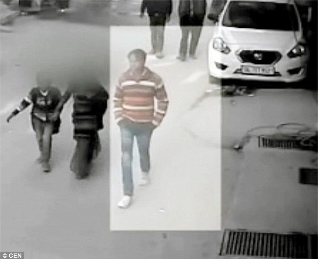 Vụ ấu dâm chấn động Ấn Độ: Thợ may mặc đúng một chiếc áo hãm hiếp 600 trẻ em trong suốt 14 năm - Ảnh 2.