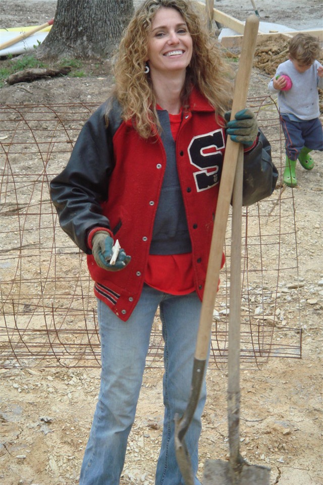 Vấn đề duy nhất là họ không có kiến thức cũng như kinh nghiệm xây nhà, nhưng điều này đã không ngăn cản được ý định của họ.