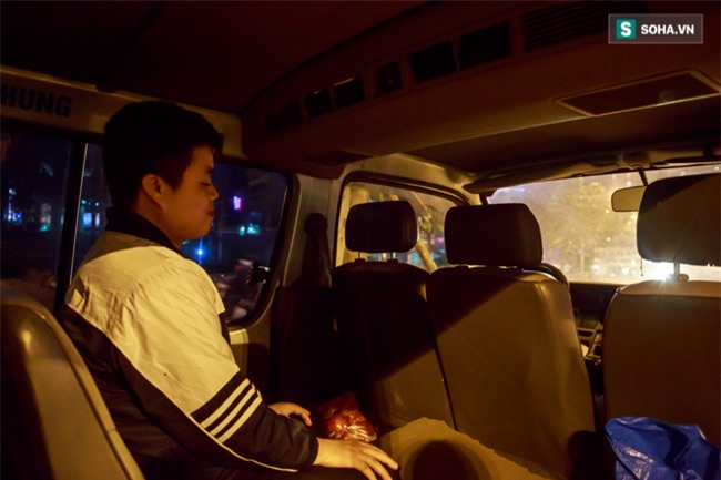 Vẫn chiếc áo cũ nhưng cuộc sống chàng trai khiếm thị song ca Mỹ Tâm đã ít nhiều thay đổi! - Ảnh 13.