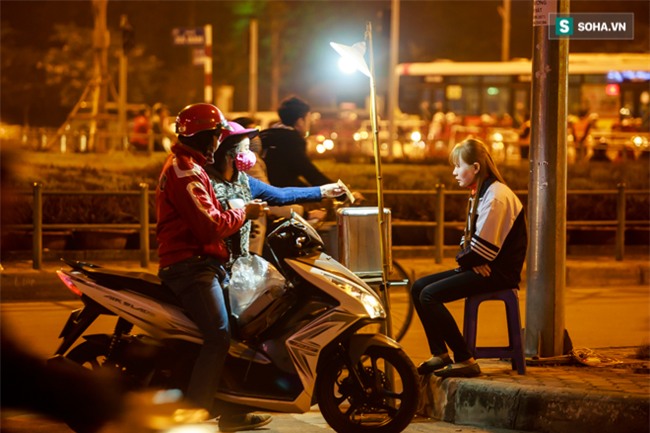 Vẫn chiếc áo cũ nhưng cuộc sống chàng trai khiếm thị song ca Mỹ Tâm đã ít nhiều thay đổi! - Ảnh 7.