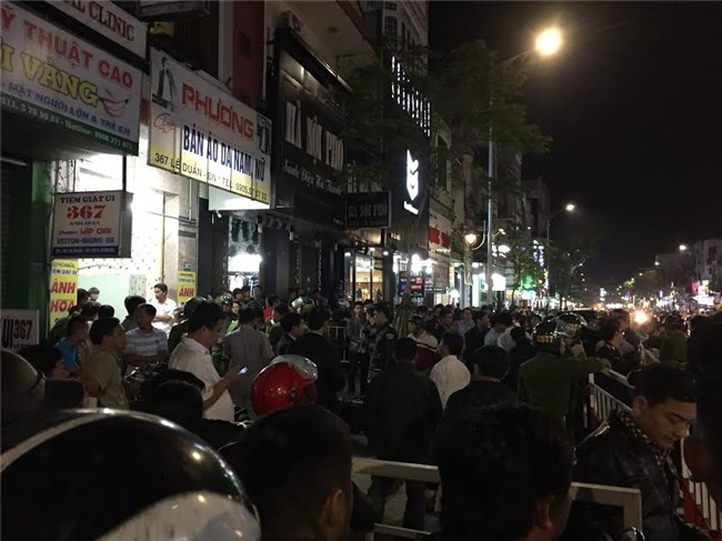 can giang ho doi no ban, bi dam chet truoc san nha hinh anh 1