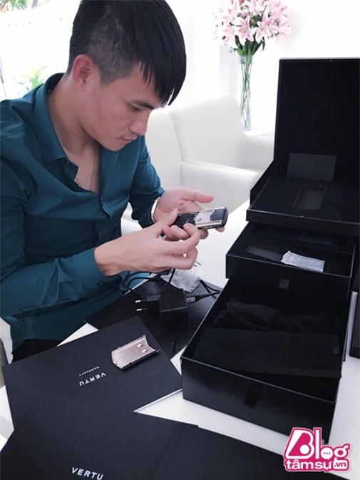 thuy-tien-tang-dien-thoai-vertu-cong-vinh-blogtamsuvn2