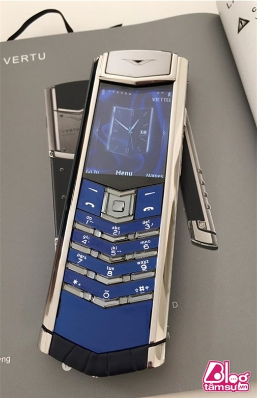 thuy-tien-tang-dien-thoai-vertu-cong-vinh-blogtamsuvn5