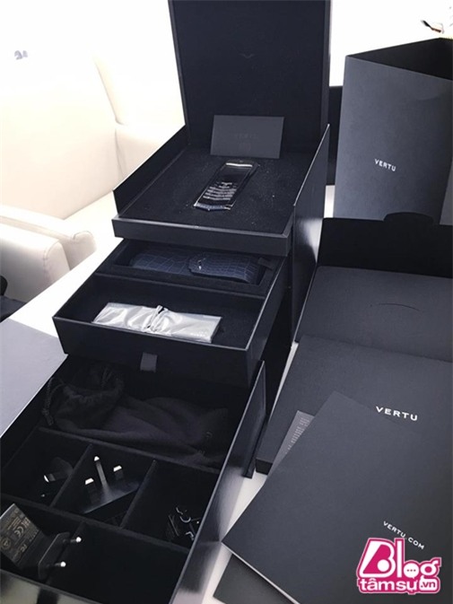thuy-tien-tang-dien-thoai-vertu-cong-vinh-blogtamsuvn4