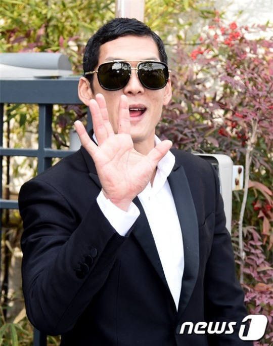 HOT: Ơn giời, nữ hoàng sắc đẹp Kim Tae Hee đã xuất hiện với váy ngắn trong đám cưới cực bí mật - Ảnh 22.