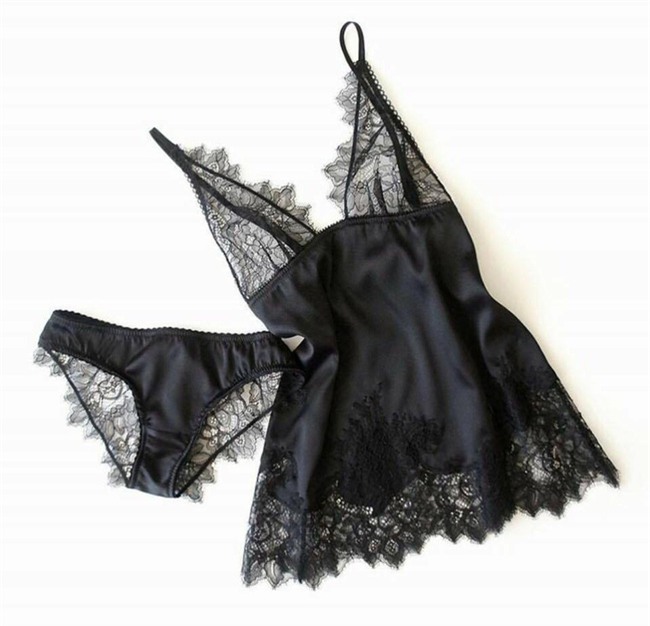 Đặt mua đồ ngủ sexy 550k, cô gái nhận mỗi váy không có quần chip, lại còn bị chủ shop mắng vuốt mặt không kịp - Ảnh 1.