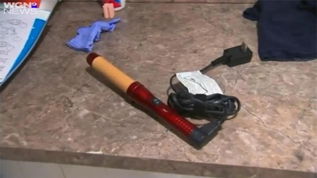 Cha mẹ bàng hoàng phát hiện con trai 2 tuổi bị người trông trẻ dùng máy uốn tóc đang nóng dí vào người - Ảnh 4.