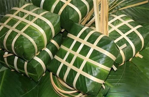 Bánh chưng, bánh tét ngày Tết mua phải lựa thật kỹ, coi chừng vớ phải bánh luộc bằng pin - Ảnh 1.