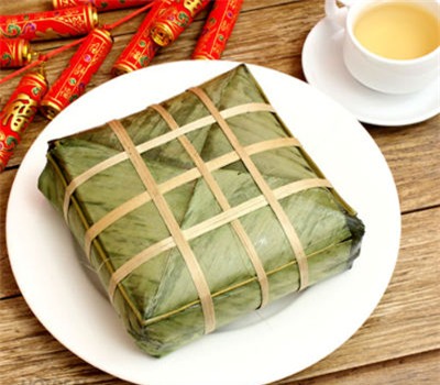 Bánh chưng, bánh tét ngày Tết mua phải lựa thật kỹ, coi chừng vớ phải bánh luộc bằng pin - Ảnh 2.