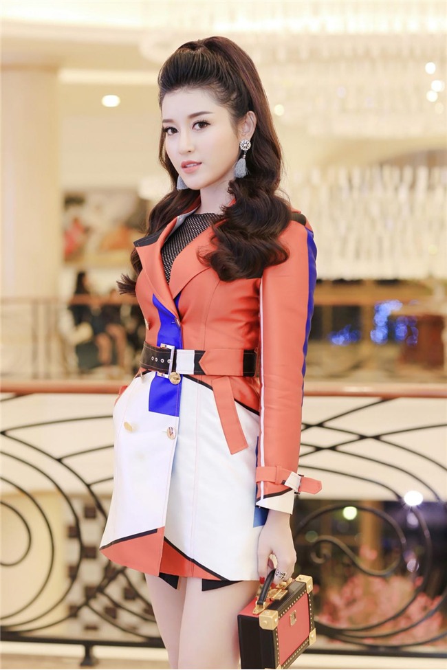 chan cong chua banh beo, huyen my doi style 180° khien fan bat ngo - 4