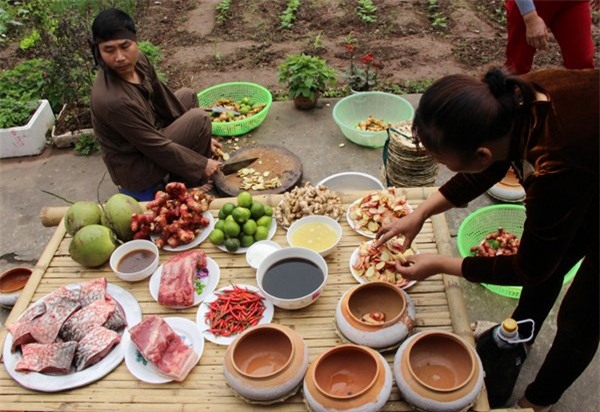 Bí mật 10 loại gia vị có trong nồi cá kho làng Vũ Đại