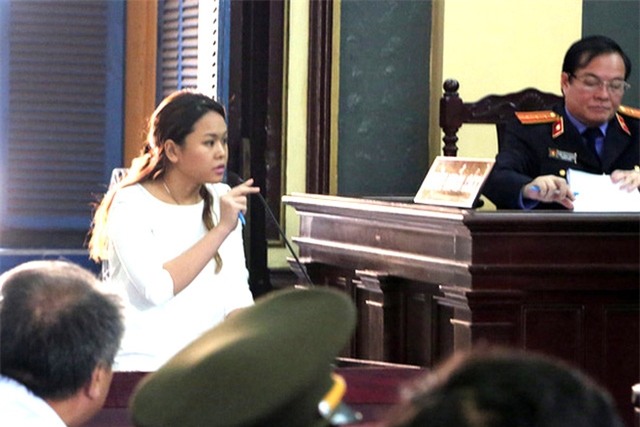 Bà Trần Ngọc Bích trình bày được toà.