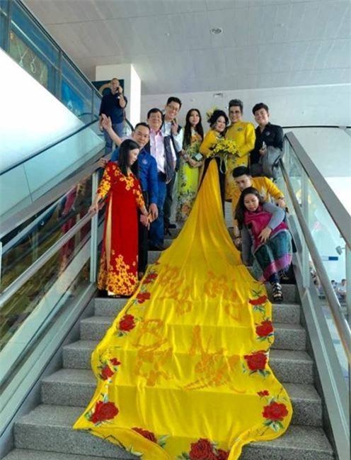 thanh-bach-noi-gi-ve-ao-dai-8-met-gay-xon-xao-blogtamsuvn0