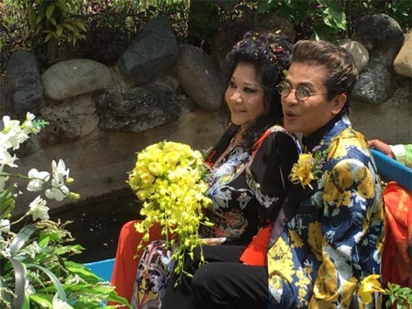 thanh-bach-noi-gi-ve-ao-dai-8-met-gay-xon-xao-blogtamsuvn07