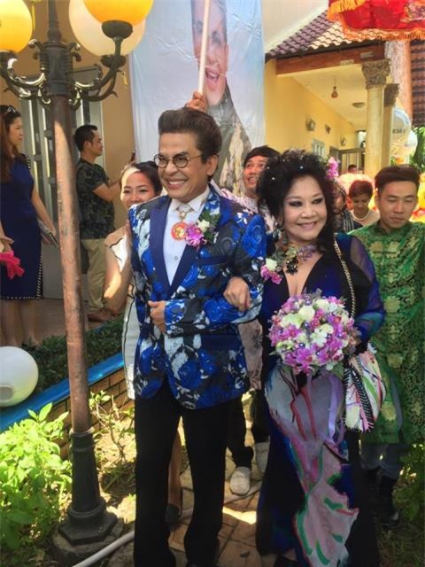 thanh-bach-noi-gi-ve-ao-dai-8-met-gay-xon-xao-blogtamsuvn08