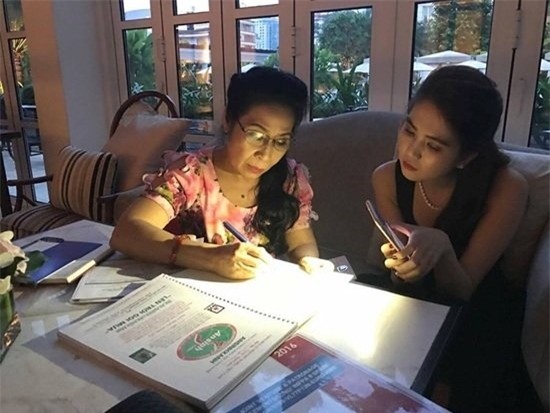 huy dau gia sim 20 ty, ngoc trinh 'lui mot buoc vi da tien ba buoc' hinh anh 4