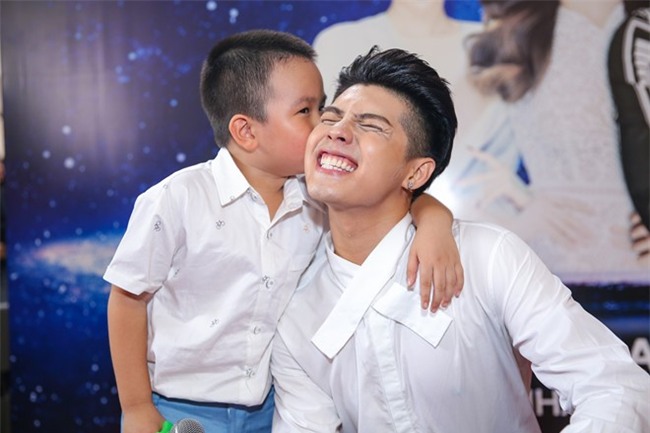 Noo Phước Thịnh xuất hiện với làn da rám nắng, vóc dáng vạm vỡ trong bài văn của fan nhí-3