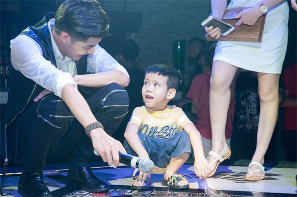 Noo Phước Thịnh xuất hiện với làn da rám nắng, vóc dáng vạm vỡ trong bài văn của fan nhí-4