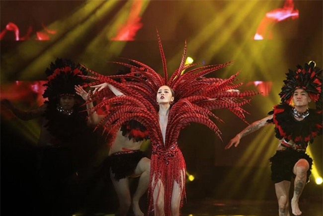 ban gai sexy the nay van bi ho quang hieu "che ong che eo" hinh anh 9