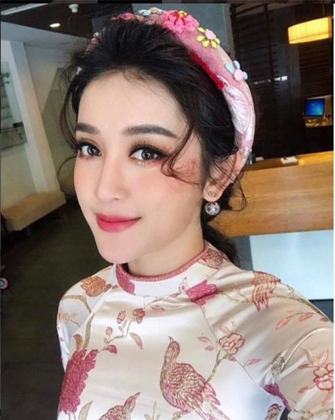 Ho Ngoc Ha, Thanh Hang, Huyen My chi tien khung de sam do hieu choi Tet