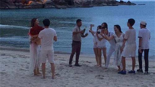 3 cap doi on ao, moi lan xuat hien lai gay "bao" du luan trong nam 2016 - 2