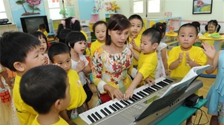 Chuyen giao vien thua sang day mam non: Can than trong hinh anh 1