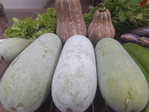 vuon rau sach don tet cua ba me sai thanh khien chi em them thuong hinh anh 7