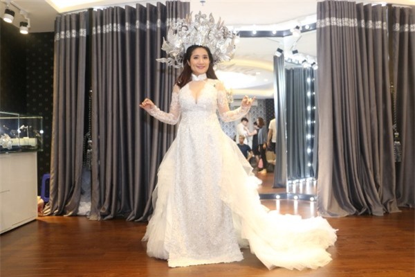 hoai-linh-dien-phuc-trang-nang-hon-10kg-blogtamsuvn09